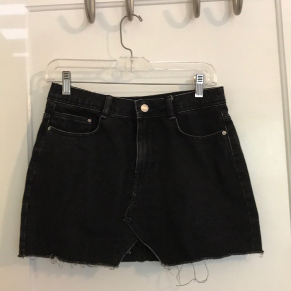 Black Zara jean skirt - Picture 1 of 2